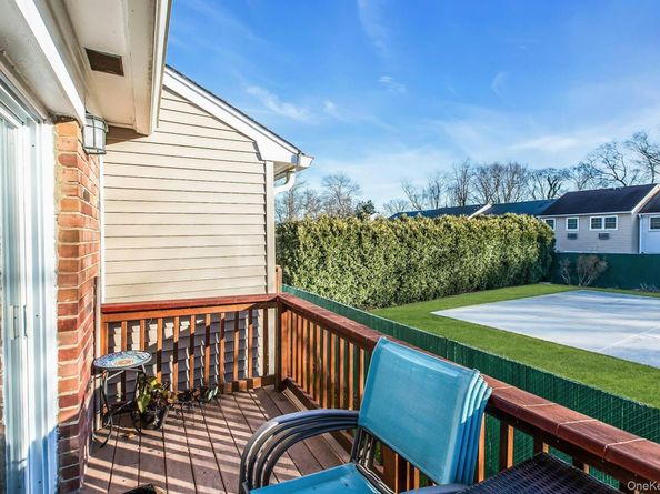 457 Village Drive 457, Hauppauge NY 11788