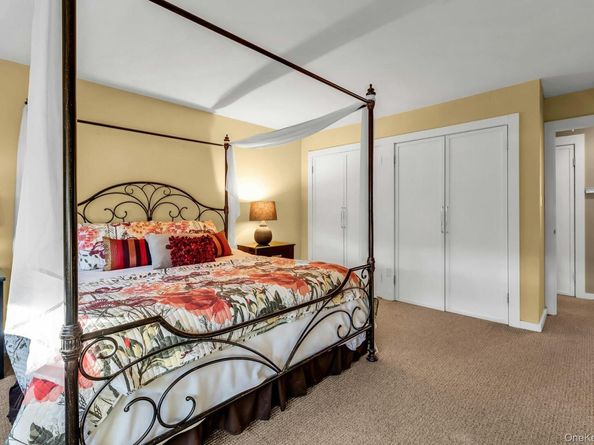 457 Village Drive 457, Hauppauge NY 11788