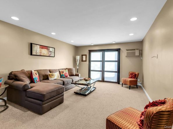 457 Village Drive 457, Hauppauge NY 11788