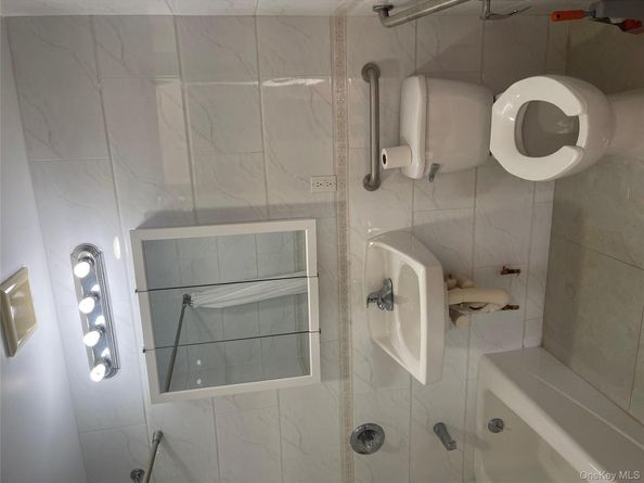 7548 Parsons Boulevard 1C, Fresh Meadows NY 11366