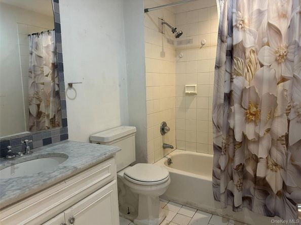 9 Woodview Way, Hampton Bays NY 11946