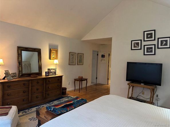 9 Woodview Way, Hampton Bays NY 11946