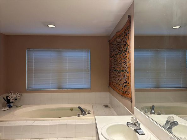 9 Woodview Way, Hampton Bays NY 11946