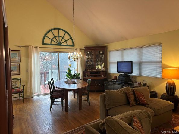 9 Woodview Way, Hampton Bays NY 11946