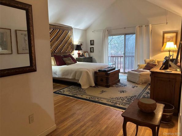 9 Woodview Way, Hampton Bays NY 11946