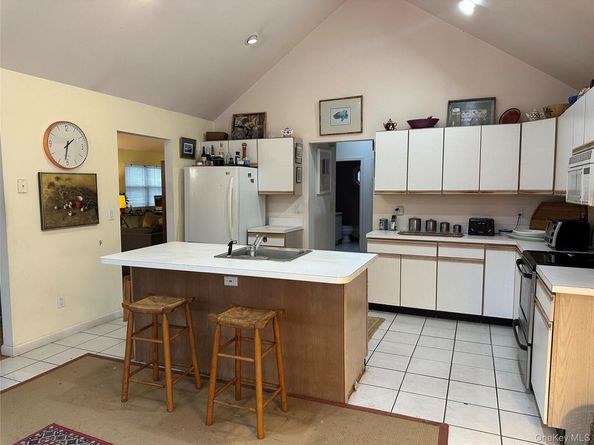 9 Woodview Way, Hampton Bays NY 11946