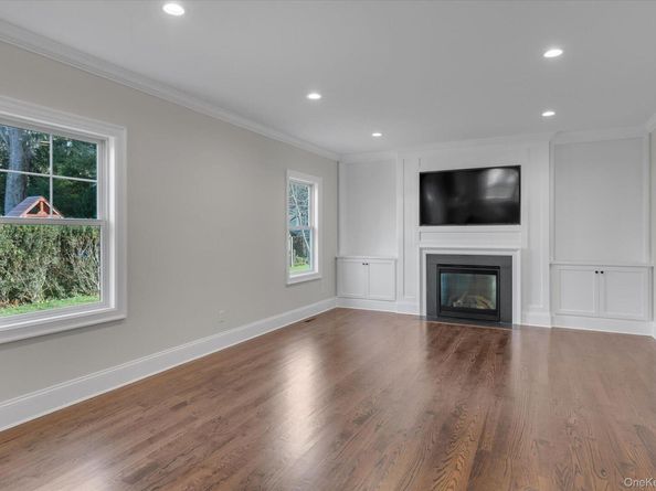 44 N Woodhull Road, Huntington NY 11743