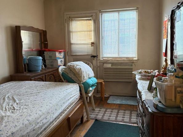 41-38 74, Elmhurst NY 11373