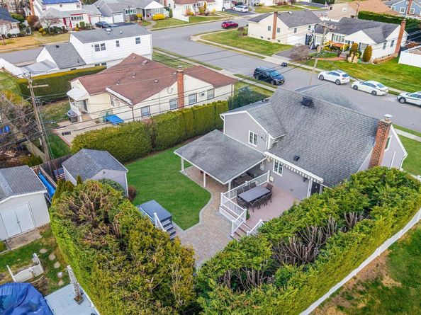 3 Walnut Place, North Massapequa NY 11758