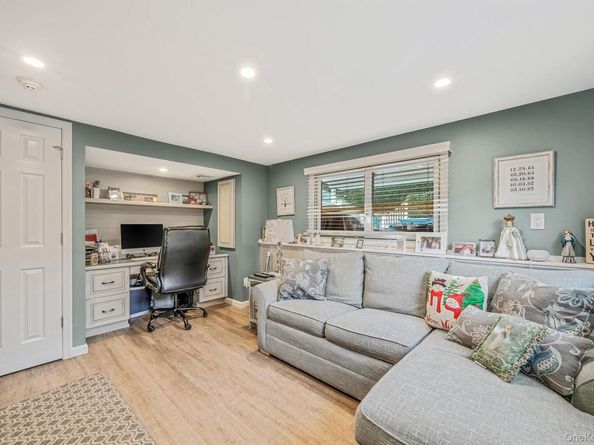 3 Walnut Place, North Massapequa NY 11758