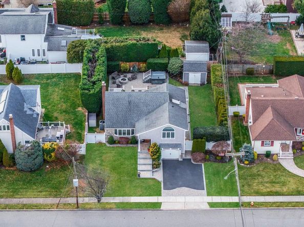 3 Walnut Place, North Massapequa NY 11758