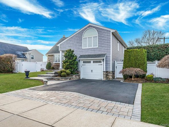 3 Walnut Place, North Massapequa NY 11758