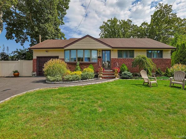 5 Evelyn Court, Massapequa NY 11758