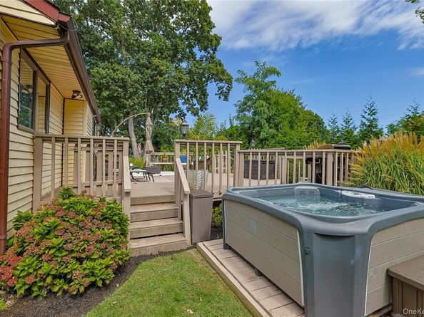 5 Evelyn Court, Massapequa NY 11758