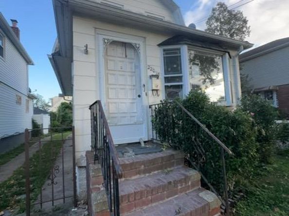 22018 91st Road, Queens Village NY 11428