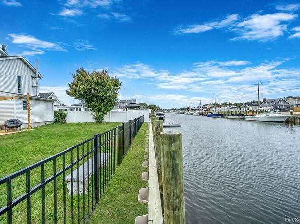 794 Pecan Street, Lindenhurst NY 11757