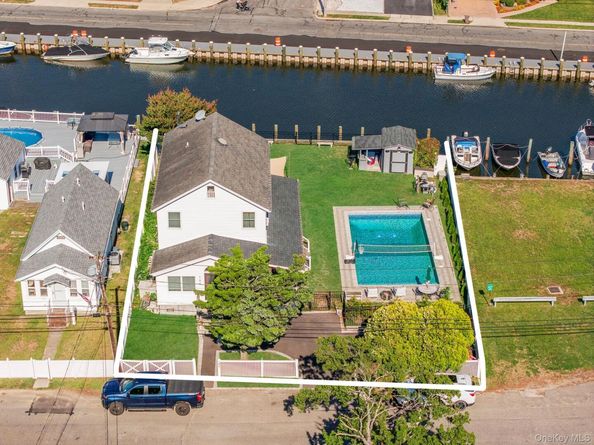 794 Pecan Street, Lindenhurst NY 11757