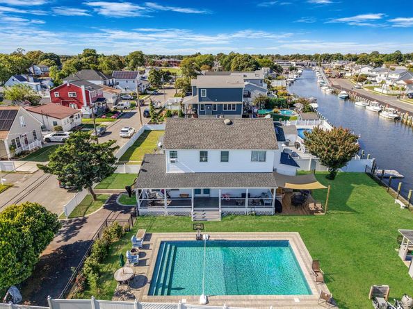 794 Pecan Street, Lindenhurst NY 11757