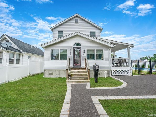 794 Pecan Street, Lindenhurst NY 11757