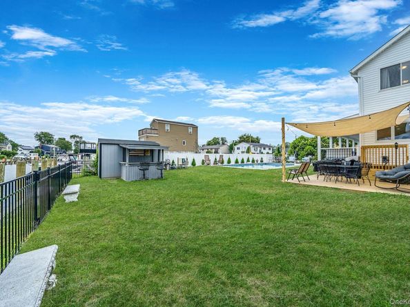 794 Pecan Street, Lindenhurst NY 11757