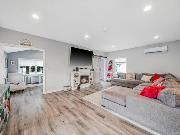 794 Pecan Street, Lindenhurst NY 11757