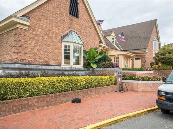 208-06 Robert Road 2, Bayside NY 11360