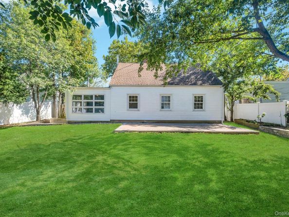 81 Division Avenue, Levittown NY 11756