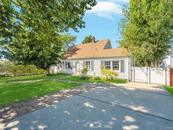 81 Division Avenue, Levittown NY 11756