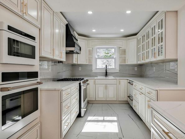 60 Long Drive, Hempstead NY 11550