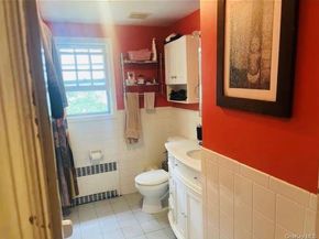 114 Camdike St, Valley Stream NY 11580
