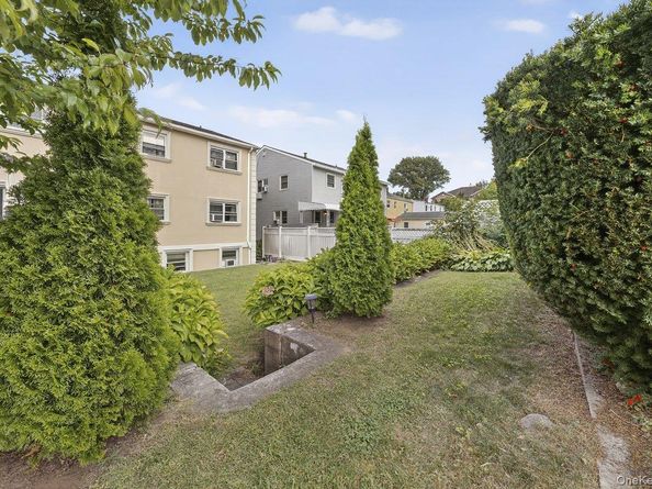 20 Ashford Place, Yonkers NY 10701