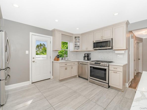 16 Downs Road, Hempstead NY 11550