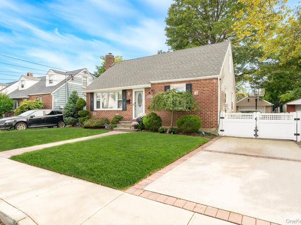 16 Downs Road, Hempstead NY 11550
