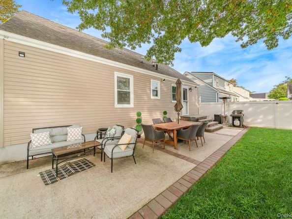 16 Downs Road, Hempstead NY 11550