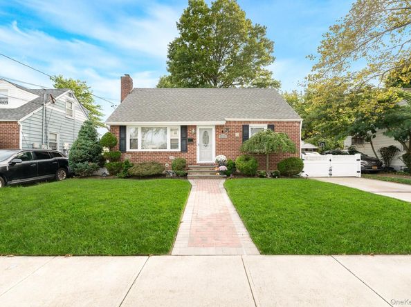 16 Downs Road, Hempstead NY 11550