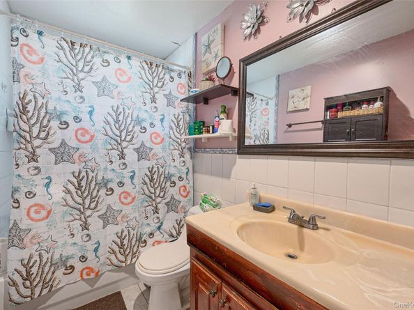 46 W Willow Street, Brentwood NY 11717