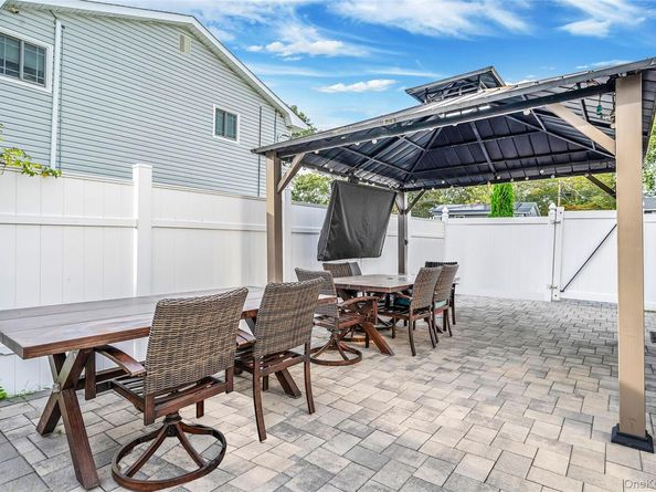 46 W Willow Street, Brentwood NY 11717
