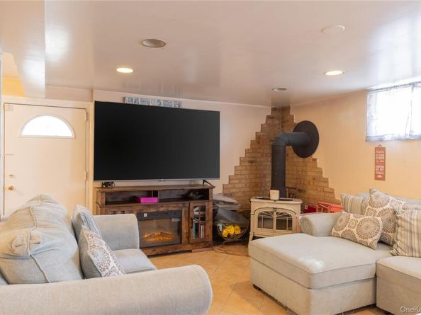 3252 Waterbury Avenue, Bronx NY 10465