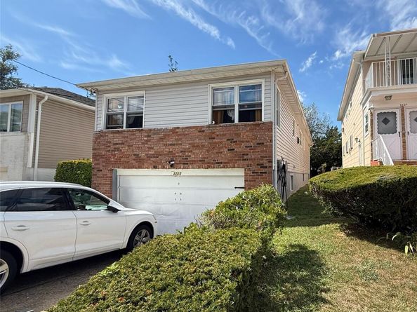32-23 Plunkett Avenue, Far Rockaway NY 11691