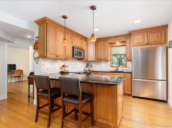 20 Hampton Road, Hampton Bays NY 11946