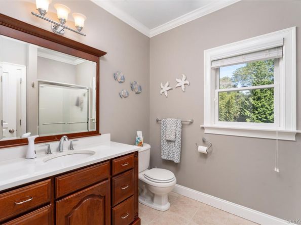 20 Hampton Road, Hampton Bays NY 11946
