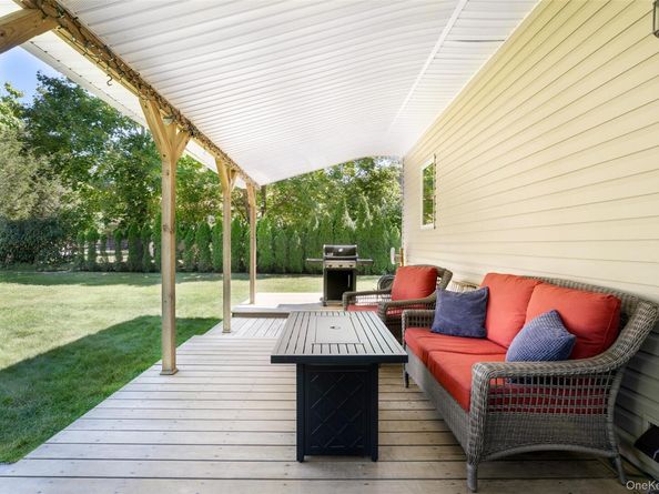 20 Hampton Road, Hampton Bays NY 11946