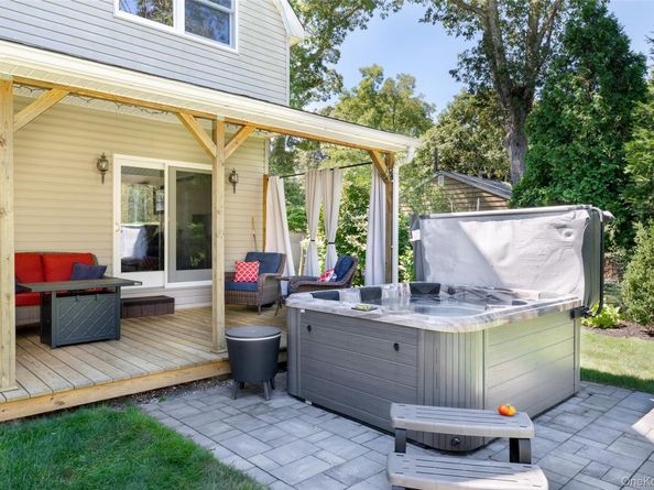 20 Hampton Road, Hampton Bays NY 11946