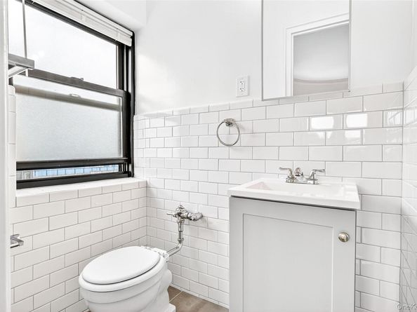 190 E Mosholu Parkway S 4C, Bronx NY 10458