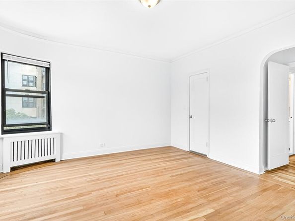 190 E Mosholu Parkway S 4C, Bronx NY 10458