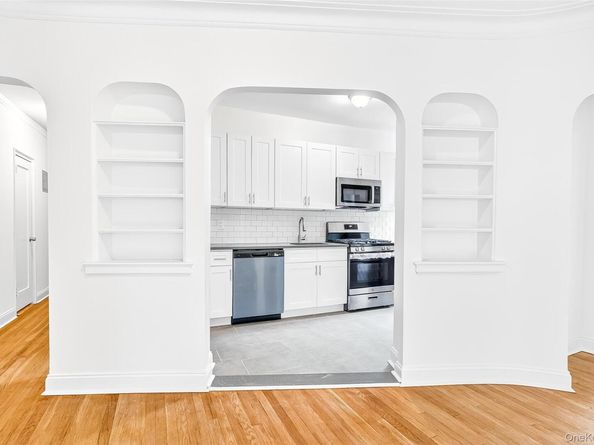 190 E Mosholu Parkway S 4C, Bronx NY 10458
