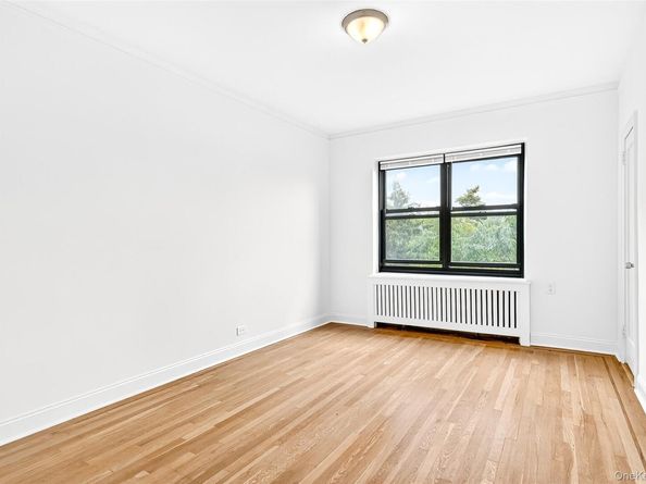 190 E Mosholu Parkway S 4C, Bronx NY 10458