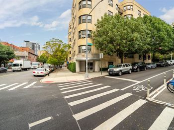 190 E Mosholu Parkway S