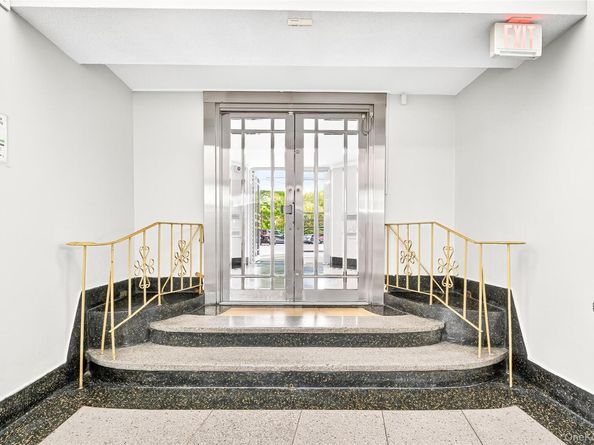 190 E Mosholu Parkway S 4C, Bronx NY 10458