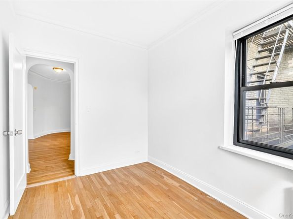 190 E Mosholu Parkway S 4C, Bronx NY 10458